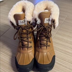 NWOT UGG Adirondack Boot! Older Style! Size 6! Chestnut color!